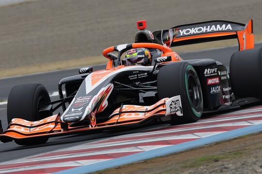 ポールポジションは岩佐歩夢（AUTOBACS MUGEN SF23）