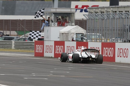 トップでゴールする太田格之進 トップでゴールする太田格之進