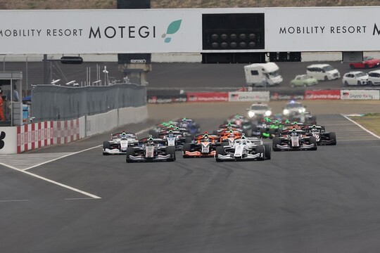 決勝のスタートシーン 決勝のスタートシーン