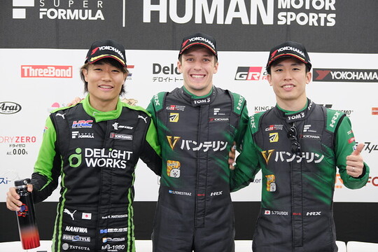 決勝フォトセッション:トップ3のドライバーたち 決勝フォトセッション:トップ3のドライバーたち