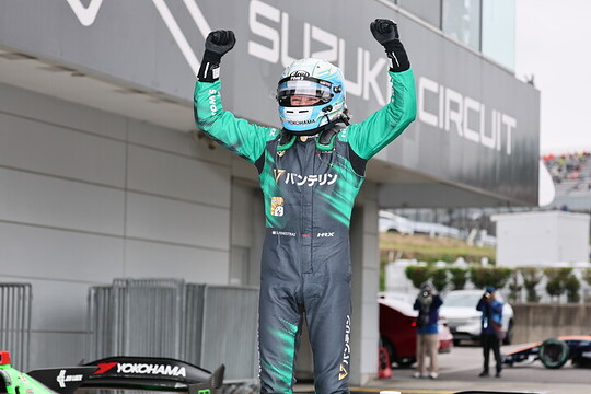 優勝したサッシャ・フェネストラズ(VANTELIN TEAM TOM\'S) 優勝したサッシャ・フェネストラズ(VANTELIN TEAM TOM\'S)