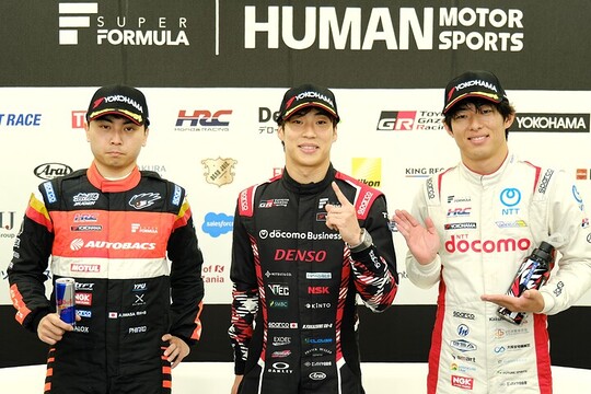 決勝フォトセッション：トップ3のドライバーたち：