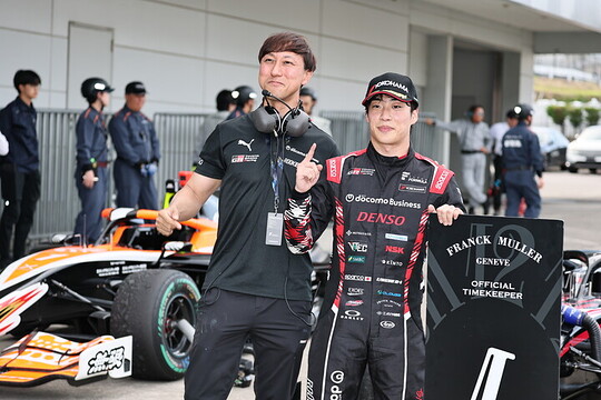 優勝した福住仁嶺と石浦宏明監督(NTT docomo Business ROOKIE) 優勝した福住仁嶺と石浦宏明監督(NTT docomo Business ROOKIE)