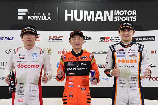 予選フォトセッション：トップ3のドライバーたち