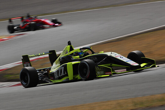 第1戦、第2戦ともマスタークラスポールポジションはケン・アレックス（BUZZ RACING）