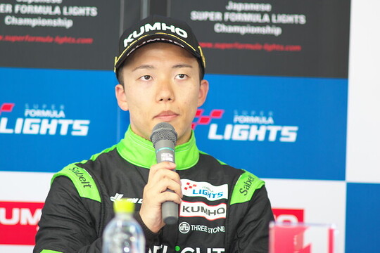 決勝記者会見:優勝した三井優介(DELiGHTWORKS RACING) 決勝記者会見:優勝した三井優介(DELiGHTWORKS RACING)
