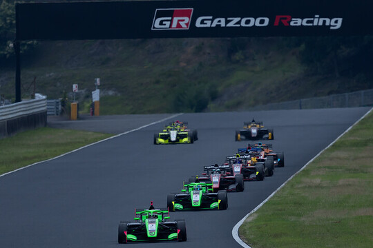 レースがスタートした レースがスタートした