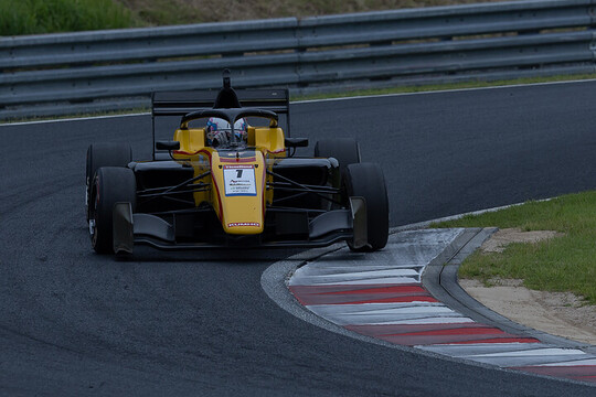 決勝3位はエヴァン・ジルテール(ART Grand Prix with B-MAX) 決勝3位はエヴァン・ジルテール(ART Grand Prix with B-MAX)