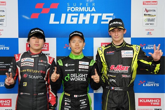 決勝フォトセッション:トップ3のドライバーたち 決勝フォトセッション:トップ3のドライバーたち