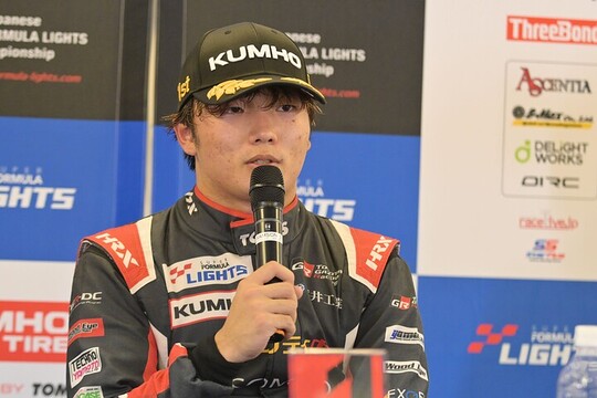決勝記者会見：優勝した鈴木斗輝哉（TOM\'S）