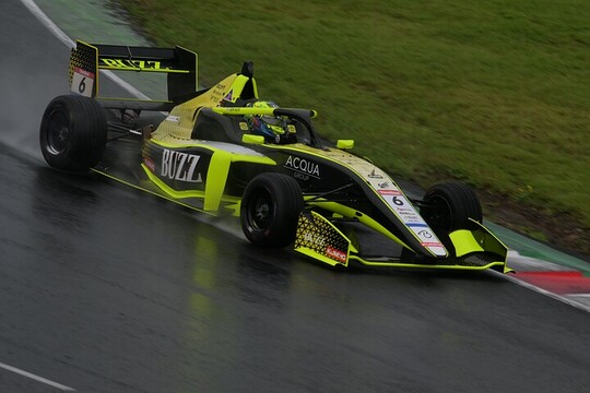 第13戦マスタークラスポールポジション、第14戦同予選2位はケン・アレックス(BUZZ RACING) 第13戦マスタークラスポールポジション、第14戦同予選2位はケン・アレックス(BUZZ RACING)