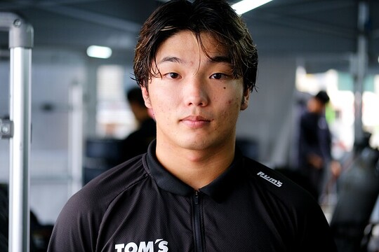 第13戦、第14戦ともダブルポールを獲得した鈴木斗輝哉(TOM\'S) 第13戦、第14戦ともダブルポールを獲得した鈴木斗輝哉(TOM\'S)