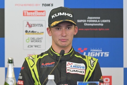決勝記者会見:2位のエヴァン・ジルテール(B-MAX RACING TEAM) 決勝記者会見:2位のエヴァン・ジルテール(B-MAX RACING TEAM)