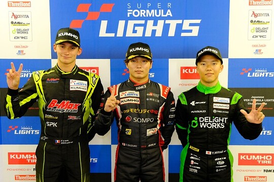 決勝フォトセッション:トップ3のドライバーたち 決勝フォトセッション:トップ3のドライバーたち