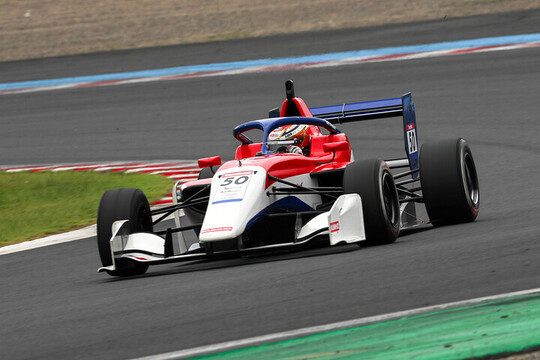 決勝3位は新原光太郎（HFDP WITH B-MAX RACING）