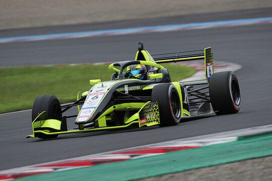マスタークラス優勝はケン・アレックス（BUZZ RACING）