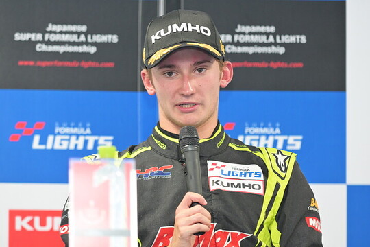 決勝記者会見:優勝したエヴァン・ジルテール(B-MAX RACING TEAM) 決勝記者会見:優勝したエヴァン・ジルテール(B-MAX RACING TEAM)