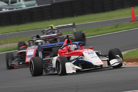 決勝2位は新原光太郎(HFDP WITH B-MAX RACING) 決勝2位は新原光太郎(HFDP WITH B-MAX RACING)