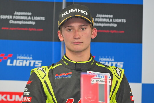 決勝記者会見:優勝したエヴァン・ジルテール(B-MAX RACING TEAM) 決勝記者会見:優勝したエヴァン・ジルテール(B-MAX RACING TEAM)