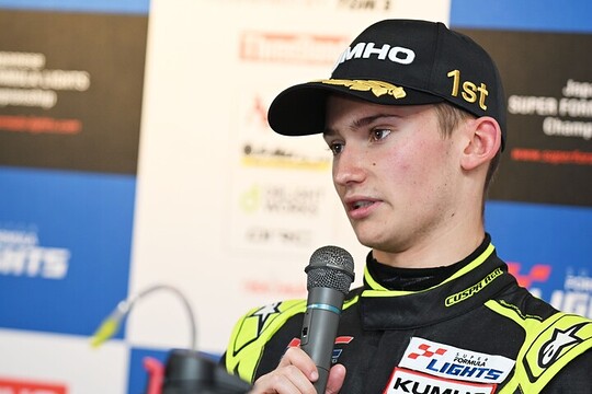 決勝記者会見：優勝したエヴァン・ジルテール（B-MAX RACING TEAM）