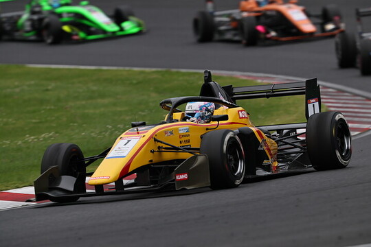 決勝2位はエヴァン・ジルテール(ART Grand Prix with B-MAX) 決勝2位はエヴァン・ジルテール(ART Grand Prix with B-MAX)