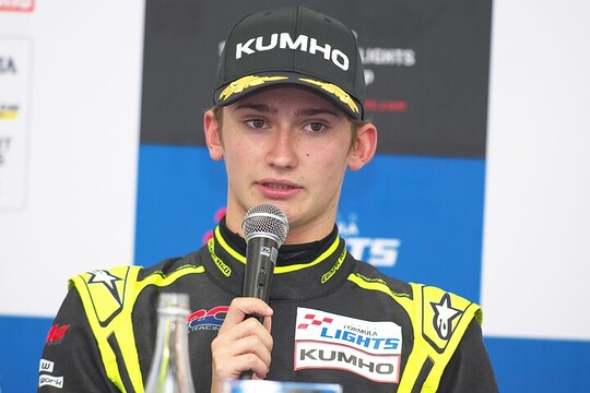 決勝記者会見:2位のエヴァン・ジルテール(ART Grand Prix with B-MAX) 決勝記者会見:2位のエヴァン・ジルテール(ART Grand Prix with B-MAX)