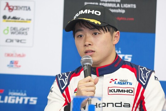 決勝記者会見:3位の新原光太郎(HFDP WITH B-MAX RACING) 決勝記者会見:3位の新原光太郎(HFDP WITH B-MAX RACING)