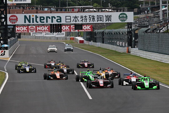 決勝がスタートした 決勝がスタートした