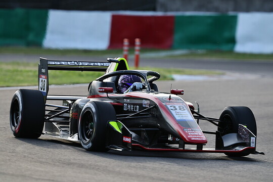第7戦予選13位、第8戦予選4位は鈴木斗輝哉(モビリティ中京TOM\'S TGR-DC SFL) 第7戦予選13位、第8戦予選4位は鈴木斗輝哉(モビリティ中京TOM\'S TGR-DC SFL)