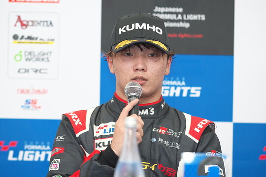 決勝記者会見:鈴木斗輝哉(TOM\'S) 決勝記者会見:鈴木斗輝哉(TOM\'S)