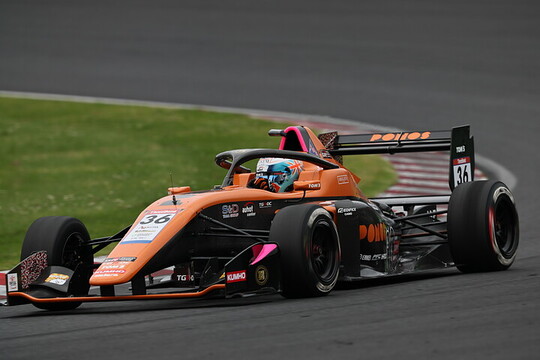 決勝4位はオスカー・ブルツ(PONOS Racing TOM\'S TGR-DC SFL) 決勝4位はオスカー・ブルツ(PONOS Racing TOM\'S TGR-DC SFL)