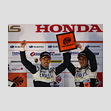 GT300クラス表彰式: 優勝した峰尾恭輔と横溝直輝（エンドレス TAISAN 911）